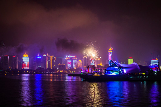 青島大劇院 海濱夜景