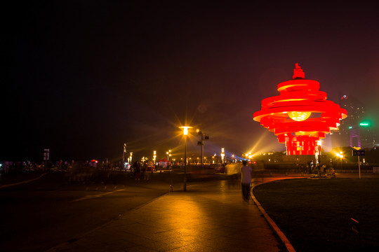 青島標(biāo)志 五月的風(fēng)