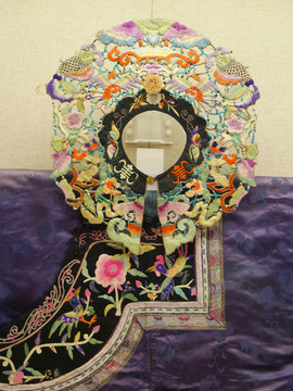 土家族繡花女服