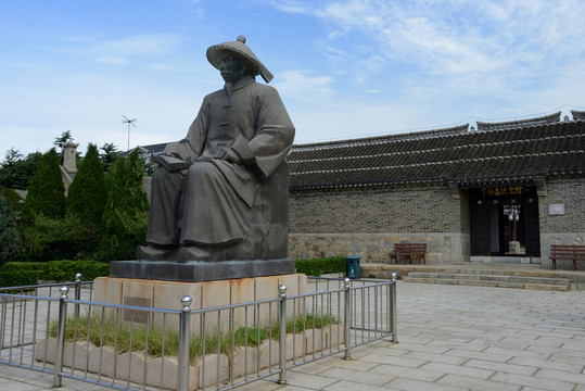 威海劉公島丁汝昌雕塑
