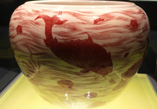 景德鎮(zhèn)窯釉里紅魚藻紋缸