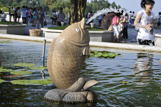 石雕魚 噴泉