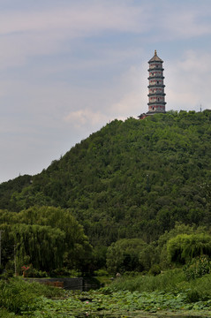 北京玉泉山上的寶塔
