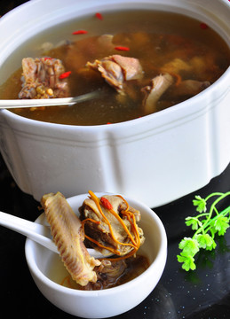 蟲(chóng)草花煲老鴨