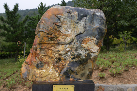 威海仙姑頂龍鳳呈祥玉雕像