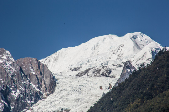 貢嘎雪山
