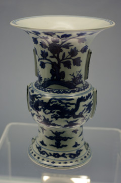 景德鎮(zhèn)窯青花龍鳳紋出戟尊