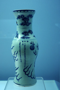 景德鎮(zhèn)窯青花云龍紋瓶