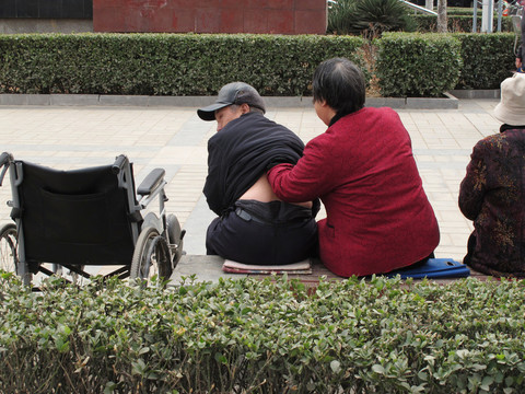恩愛的老夫婦