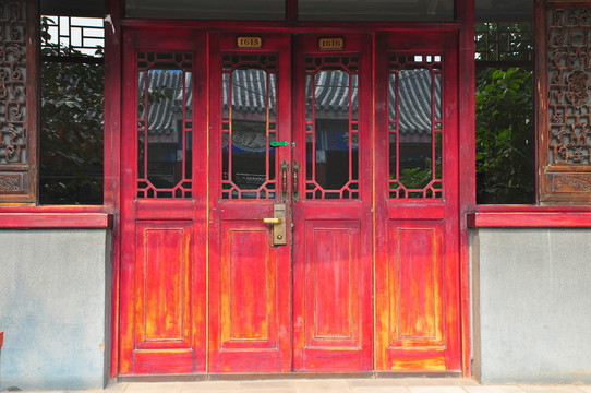 家具紅漆四聯(lián)兩開木門