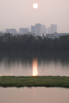 東江暮色
