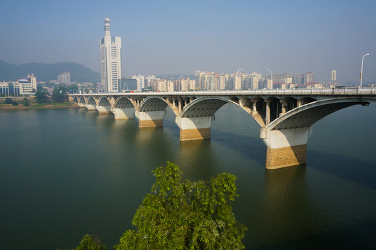 清晨的橘子洲大橋