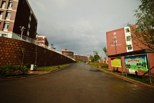 滇池學院