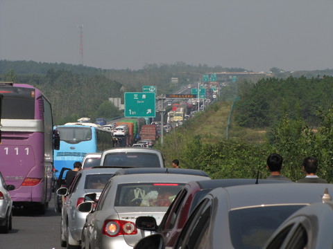 高速公路國(guó)慶擁堵 明光三界出口