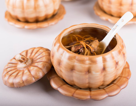 蟲(chóng)草花燉水鴨