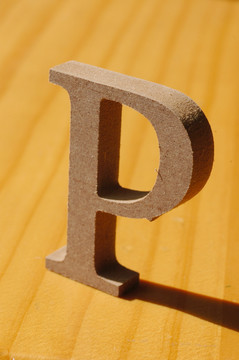 立體字母P