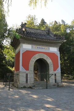 未名湖邊的慈濟寺