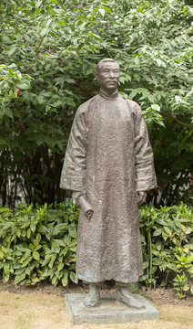 葉圣陶像