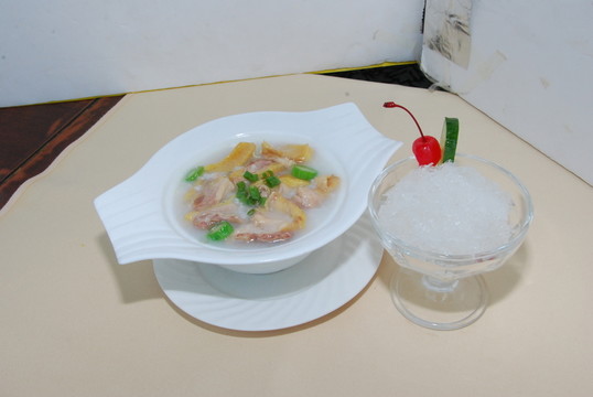 招牌咸雞燕窩粥