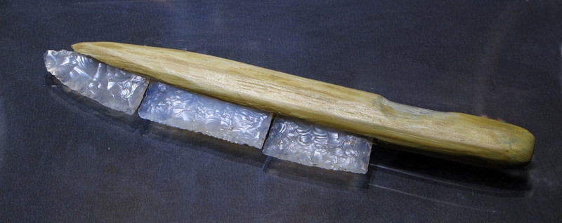 白瑪瑙石刀及骨刀梗