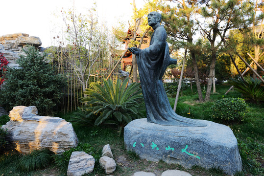 北京園博園南昌園八大山人雕像