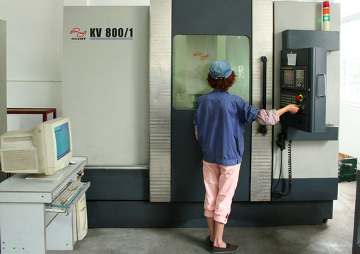 操作數(shù)控機(jī)床