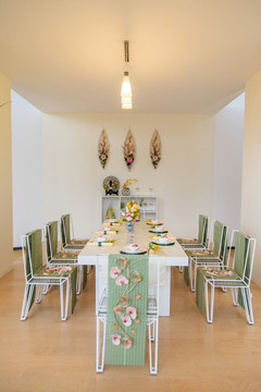餐廳餐桌