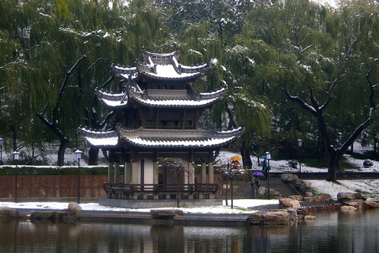 雪中的北京陶然亭公園
