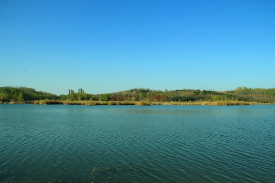 湖水 遠(yuǎn)山
