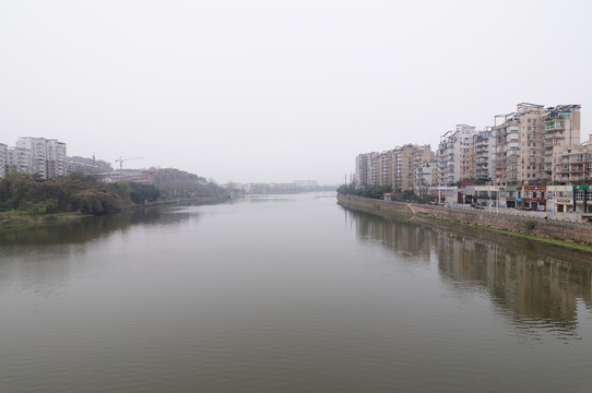 河邊小城