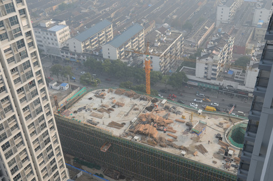 霧霾下的工地