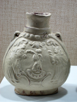 雙系黃釉人物壺