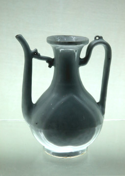 明 嘉靖暗花白釉執(zhí)壺