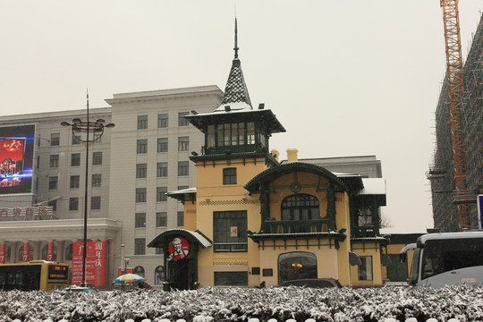 城市雪景