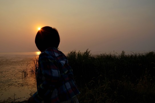 夕陽下的孩子