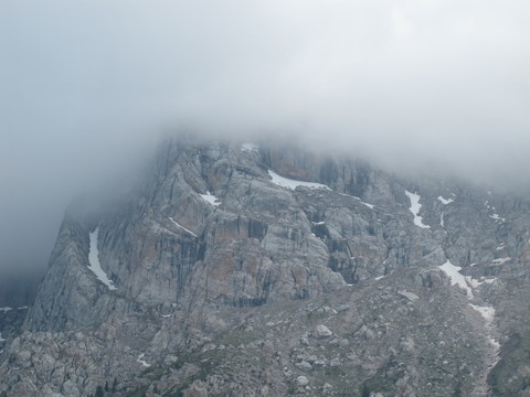 云霧白石峰