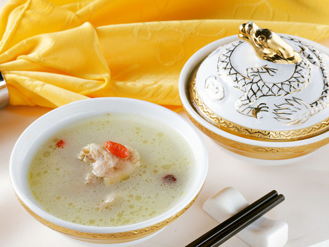 枸杞土雞湯