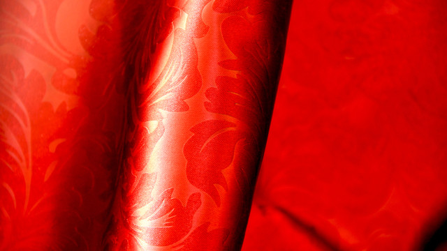 紅色絲綢