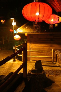 木制別墅酒店夜景燈光