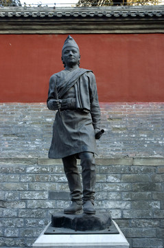 北京白塔寺阿尼哥銅像