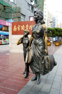 上海南京路步行街雕塑