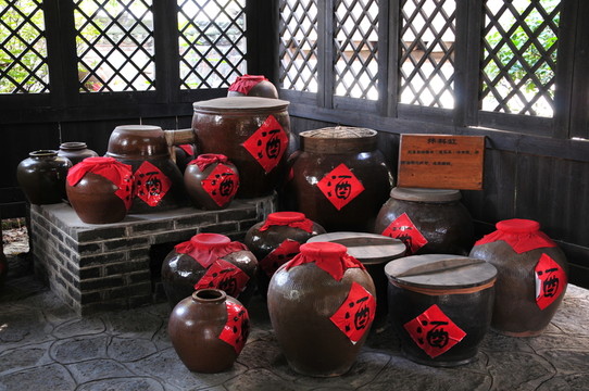 酒壇子