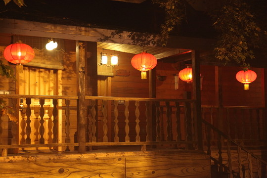 木制別墅外部夜景