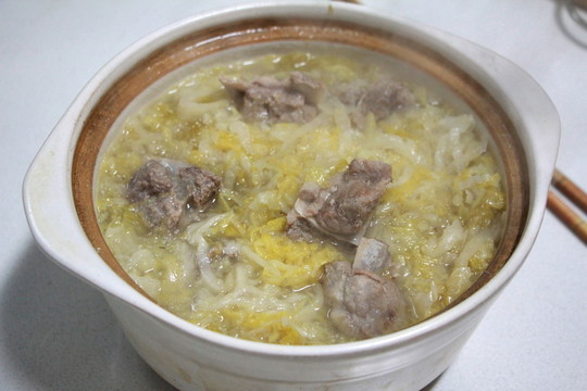 酸菜燉排骨