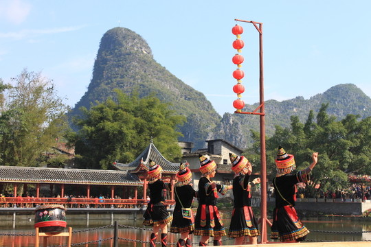 少數(shù)民族少女