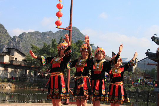 少數(shù)民族少女