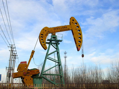 雙驢頭抽油機(jī)