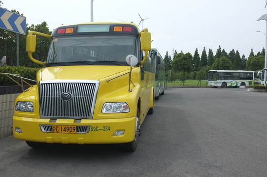 校車