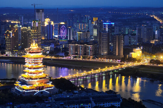 綿陽(yáng)市越王樓高角度夜景