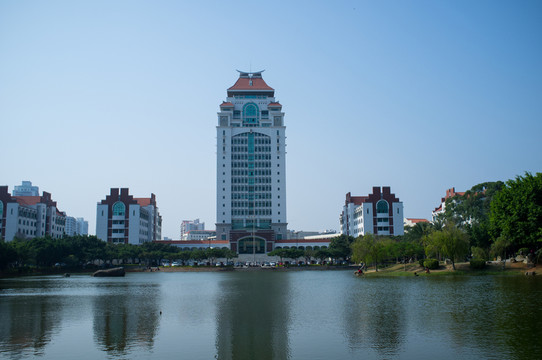 廈門大學(xué)